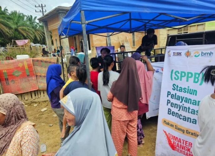 BMH Persembahkan Sebungkus Nasi Hangat dari Zakat