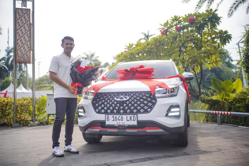Fajar Alfian Hadiahkan Chery TIGGO 5X Kepada Orang Tua
