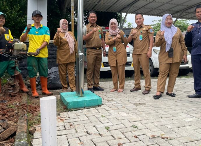 Kurangi Beban TPA Cipeucang, Kelurahan Buaran Terapkan Biopori