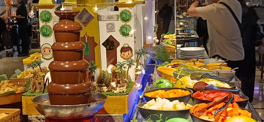 Rasakan Keajaiban Berbuka: Destinasi Kuliner Ramadan dan Tiket Menuju Tanah Suci