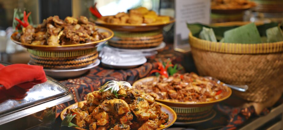 Lebaran Usai, Silaturahmi Jalan Terus! Cek Paket Halal Bihalal Eksklusif dari PHM HOTELS