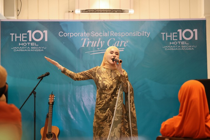 Sisi Humanis THE 1O1 Jakarta Sedayu Darmawangsa: Gandeng Sandhy Sondoro & Angel Lelga di Giat "Ramadan Truly Care"