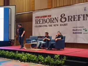 tim medis yang terdiri dari Dr. dr. Peter Ian Limas Sp.B-KBD, Dr. dr. Sugiharto P Sp.B-KBD, dan Dr. dr. Jeffrey Sp.B-KBD tidak hanya memperbaiki fisik, tapi juga mengembalikan kepercayaan diri pasien