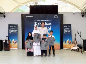 Detil Lampiran

Pandu-SetioPR-Brand-Communication-Head-Department-menyerahkan-paket-untuk-keperluan-sekolah