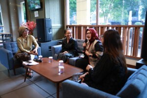 Sesi talkshow menghadirkan tiga sosok inspiratif: Nova Dewi Setiabudi (Founder Suwe Ora Jamu), Annisa Rengganis (Staf Khusus Menteri Kebudayaan), dan Dr. Rd. Rita Ritasari (Politeknik Sahid)