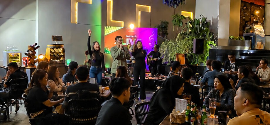 Cara Seru Menikmati Jakarta: 'After-Work Unwind' dengan Musik Live di Teras Terbuka