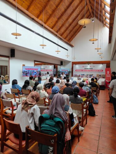 Setengah Abad Merajut Asa: Mengapa 'Rumah' Masih Belum Aman Bagi Anak Kita?