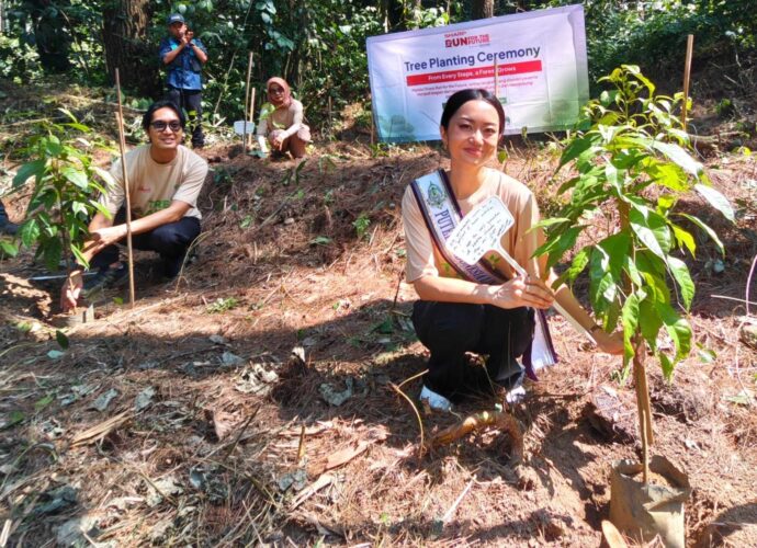 Menanam Harapan di Halimun Salak: Langkah Nyata Sharp Indonesia Hijaukan Rumah Sang Garuda