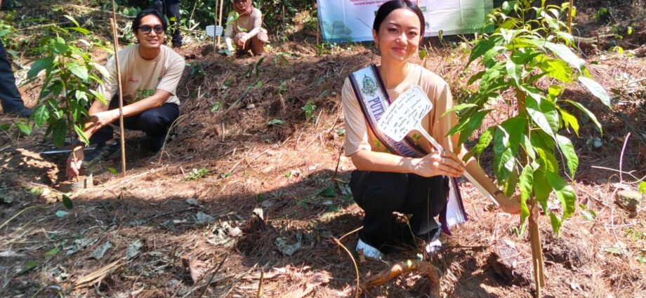 Menanam Harapan di Halimun Salak: Langkah Nyata Sharp Indonesia Hijaukan Rumah Sang Garuda