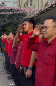 Rangkaian acara diawali dengan upacara bendera yang berlangsung sangat tertib di area utama hotel. Bapak Richard Silaban, selaku General Manager Bogor Valley Hotel