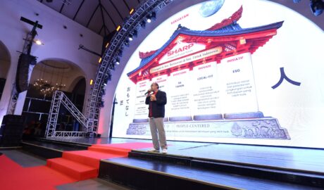 melalui kampanye "Every Customer Matters"