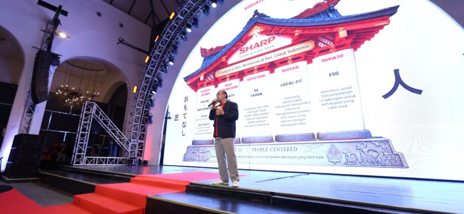 melalui kampanye "Every Customer Matters"