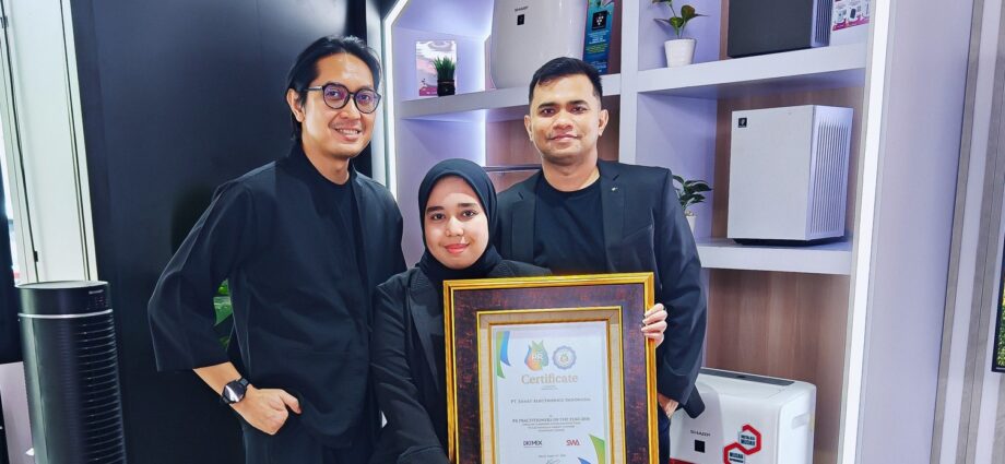 Sharp Indonesia Raih Dua Penghargaan Indonesia PR Practitioner of the Year 2026 Konsistensi Komunikasi dan Relasi Media Sharp Indonesia Mendapat Pengakuan Dari para Jurnalis