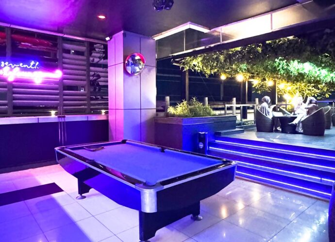 Saatnya Punya “Tempat Nongkrong”: Meet You at 7th Sky Lounge di Vasaka Hotel Jakarta