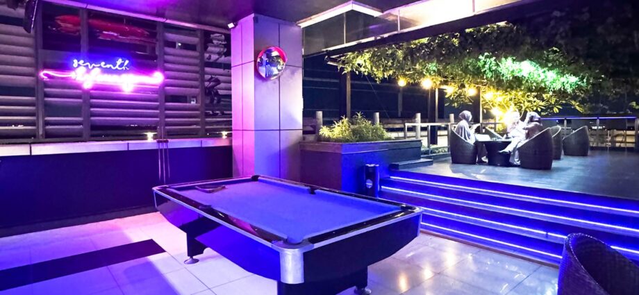 Saatnya Punya “Tempat Nongkrong”: Meet You at 7th Sky Lounge di Vasaka Hotel Jakarta